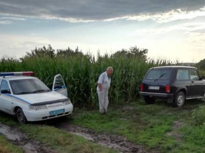 В Тернопольской области экс-мэра застали на чужом огороде. В полиции рассказали, как он это объяснил