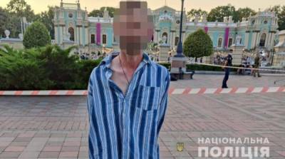 В Киеве задержали мужчину, который пугал прохожих взрывчаткой