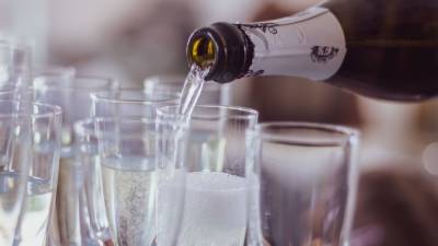 Возраст продажи крепкого алкоголя в России могут повысить до 21 года