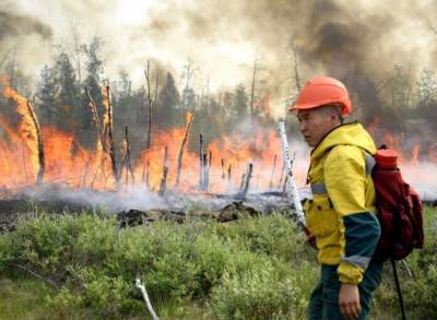 В Якутии 14 населенных пунктов оказались под угрозой из-за лесных пожаров