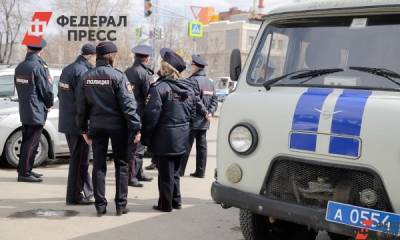 Силовики оцепили школу в Южно-Сахалинске