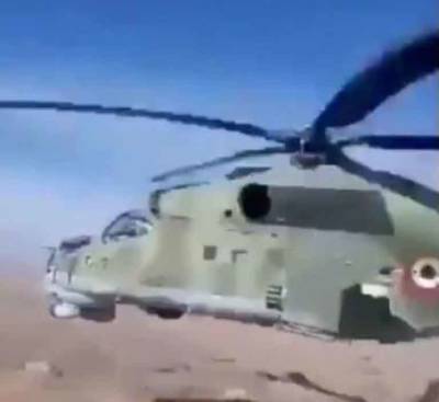 В 2,5 метрах от земли: вертолет Ми-24 ВВС Сирии «бреет» пустыню
