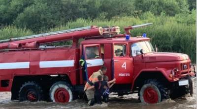 На Закарпатье спасатели вытащили из воды троих детей