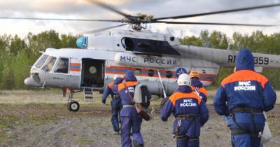 Вертолет при посадке упал в озеро на Камчатке, 8 человек пропали без вести (видео)