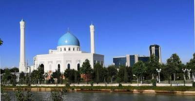 В мечетях Узбекистана возобновляют пятничные намазы