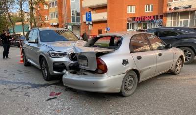 Пострадал ребёнок, когда 20-летний водитель на BMW въехал в Chevrolet в Тюмени