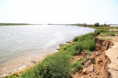 В Астраханской области из-за обрушения берега расселят три семьи