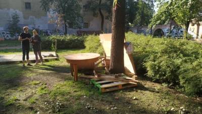 В сквере на Васильевском острове демонтировали созданную горожанами зону отдыха