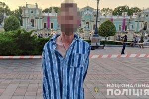 В Киеве мужчина угрожал прохожим взрывчаткой. ФОТО