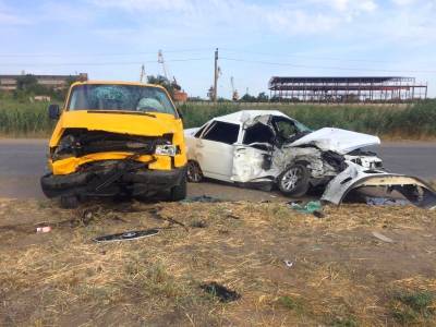 В Астрахани в смертельном ДТП с фургоном погиб водитель "Приоры"