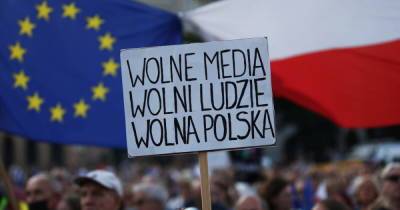 “Свободные медиа – свободные люди”: новый закон о медиа вызвал волну протестов в Польше