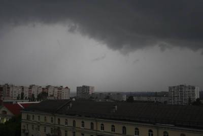 По Воронежской области передали штормовое предупреждение о ливнях с грозами и шквальном ветре