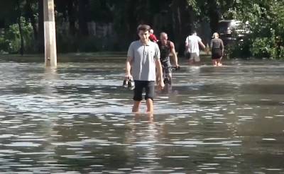 Дома и дороги затоплены: Крым утопает в осадках, началась эвакуация жителей