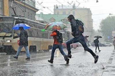 Штормовое предупреждение объявили в Ростовской области из-за ливней