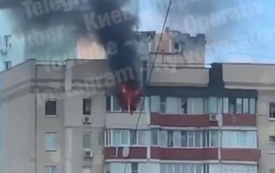 Пожар квартиры в Киеве на Троещине попал на видео