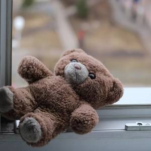 В Запорожье двухлетний ребенок выпал из окна