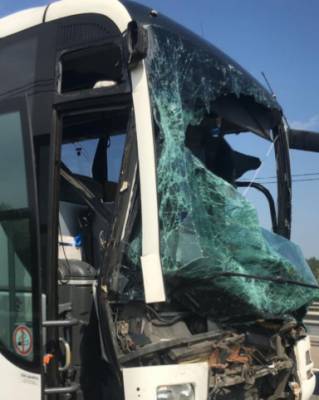 В Липецкой области автобус с туристами врезался в грузовик