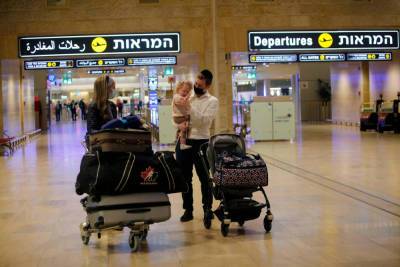 Израильтяне стремятся улететь за границу, пока можно