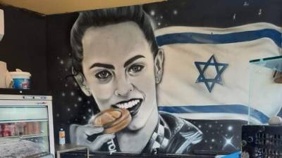 Израильский художник нарисовал граффити Линой Ашрам "в самом израильском месте Тель-Авива"