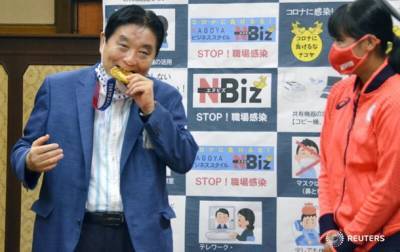 Японской чемпионке Олимпиады заменят медаль из-за укуса мэра