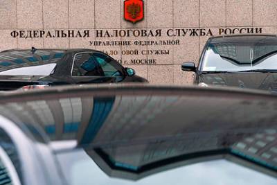 ФНС отреагировала на сообщения о платившем налоги за россиян сотруднике