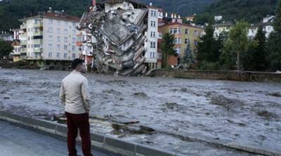 В Турции из-за наводнения погибло шесть человек