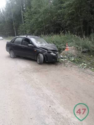 Под Приозерском автомобиль влетел в ограждение, водитель погиб