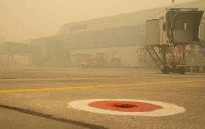 Аэропорт Якутска приостановил взлёт и посадку самолётов из-за дыма от лесных пожаров