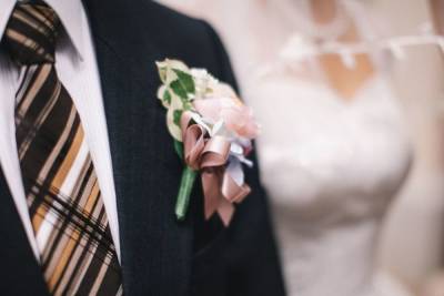 Стрелявшего на свадьбе в Петергофе жениха лишили медового месяца