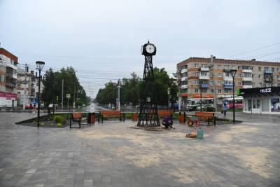 Часы в виде Шуховской башни и декоративный паровоз появились в Дзержинске