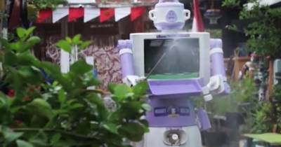 Жители деревни собрали из хлама робота-курьера для заболевших COVID