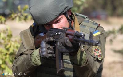 Боевики на Донбассе дважды нарушили "тишину", один военный ранен