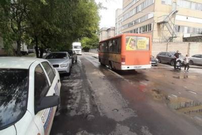 На улице Лермонтова в Рязани автобус и маршрутка не поделили дорогу