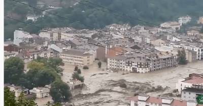Наводнение в Турции: число погибших выросло до 11 человек (видео, фото)