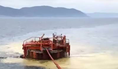 СК проводит обыски на морском терминале после разлива нефти под Новороссийском