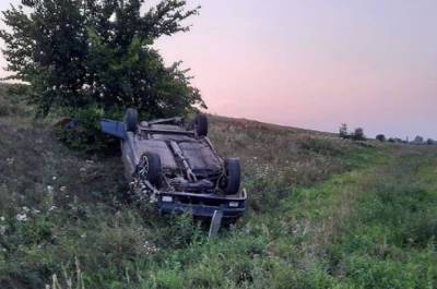 В Башкирии автомобиль съехал в кювет и опрокинулся: погиб водитель