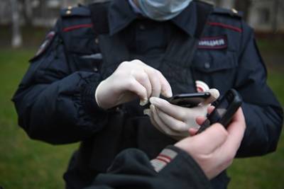 Полицейские в Екатеринбурге подрабатывали на закладках наркотиков