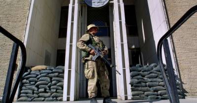 США эвакуируют сотрудников из своего посольства в Кабуле, – Reuters