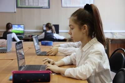 В Астраханских школах внедряют Цифровую образовательную среду