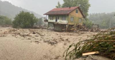 Число жертв наводнений у Турции увеличилось до 17 человек