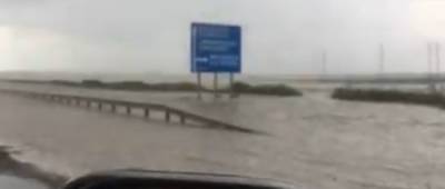 В Крыму из-за ливней затопило трассу, которая ведет к незаконному «крымскому мосту»