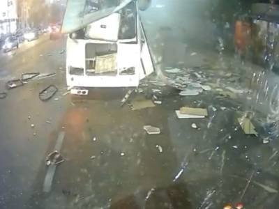 «Коммерсант»: На месте взрыва автобуса в Воронеже не нашли поражающих элементов