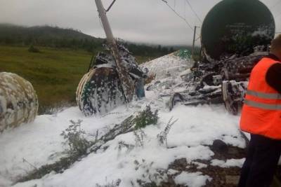 Почти 3 тонны сорбента израсходовали на месте разлива авиатоплива в Чернышевском районе