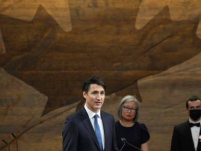 AP: Премьер Канады Трюдо назначит внеочередные парламентские выборы сентября