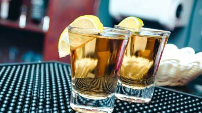 Алкоголики болеют COVID-19 вдвое чаще остальных