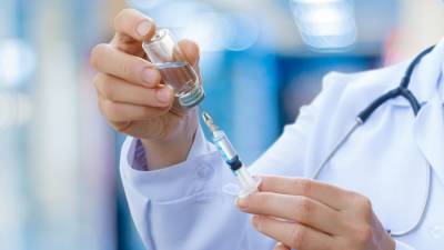 Регулятор США одобрил третью дозу вакцины для лиц с ослабленным иммунитетом