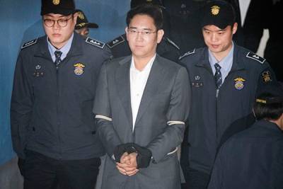 Вице-президента Samsung освободили из тюрьмы условно-досрочно