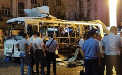 «Интерфакс»: Эксперты не нашли следов взрывчатки в автобусе в Воронеже, в котором накануне произошел взрыв
