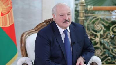 Шугалей сравнил позицию Лукашенко по Крыму с неудачной попыткой усидеть на двух стульях