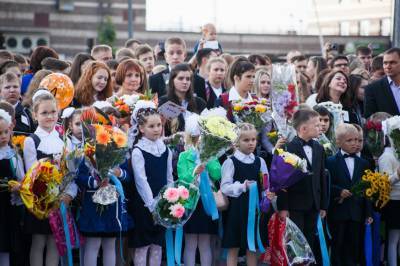 Петербургские родители стали вторыми в России по тратам на сборы ребенка в школу